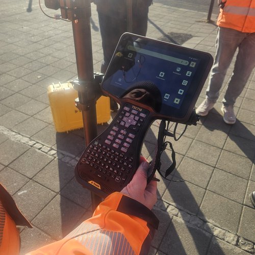 Vermessungsgerät Trimble01