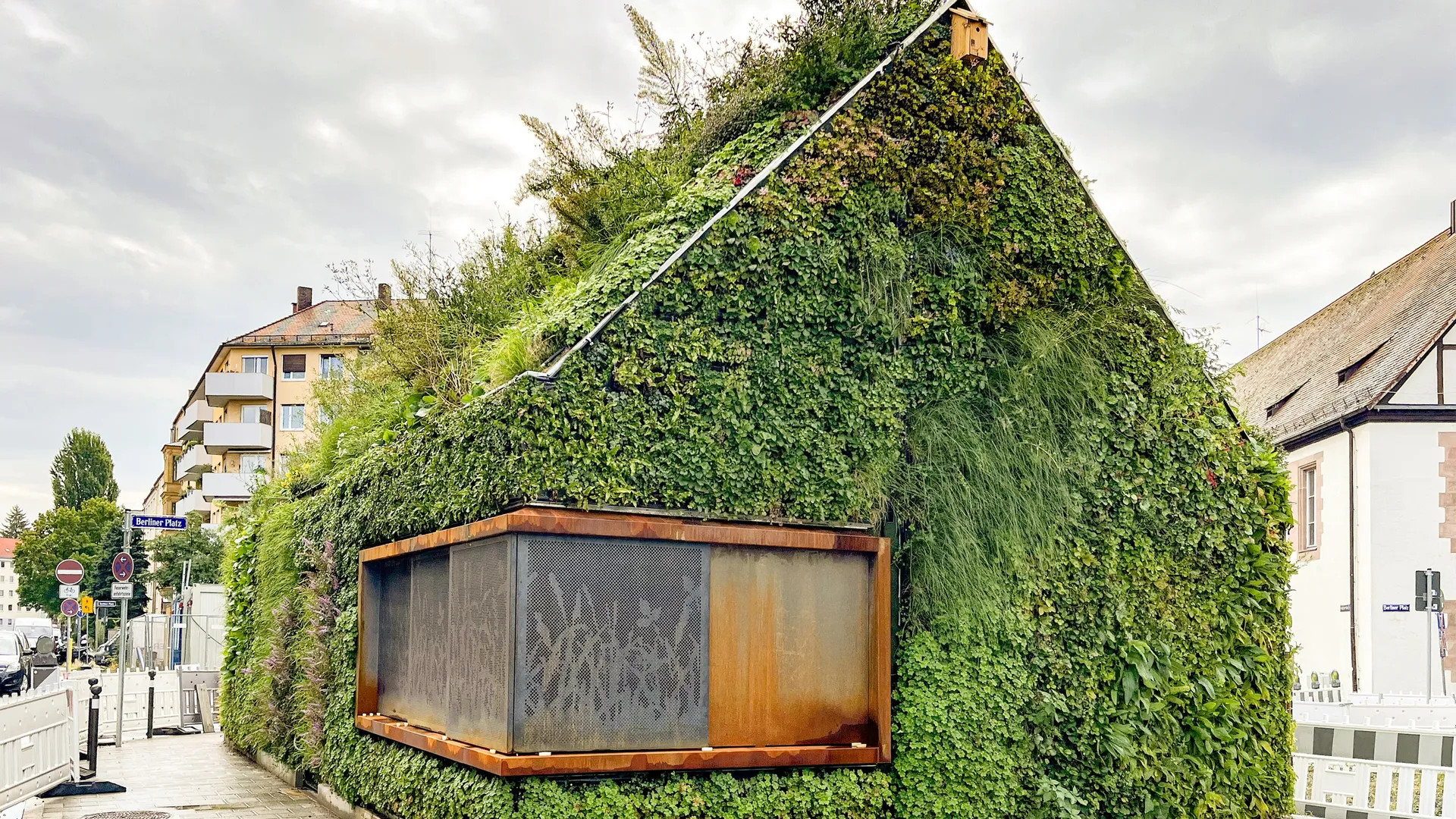 Neues Endhaltestellengebäude am Stadtpark