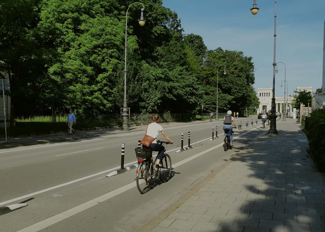 Traffic trial on protected bike lanes in Munich